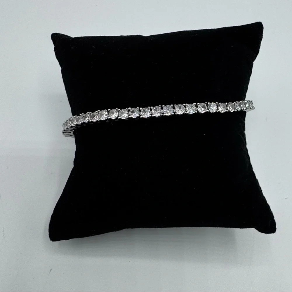 14k 8ct Tennis Bracelet - Picture 8 of 10